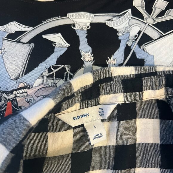 Ramones on Old Navy sz L - Picture 2 of 2